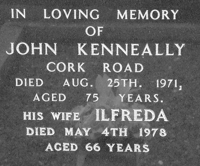 Kenneally, John and Ilfreda.jpg 252.3K